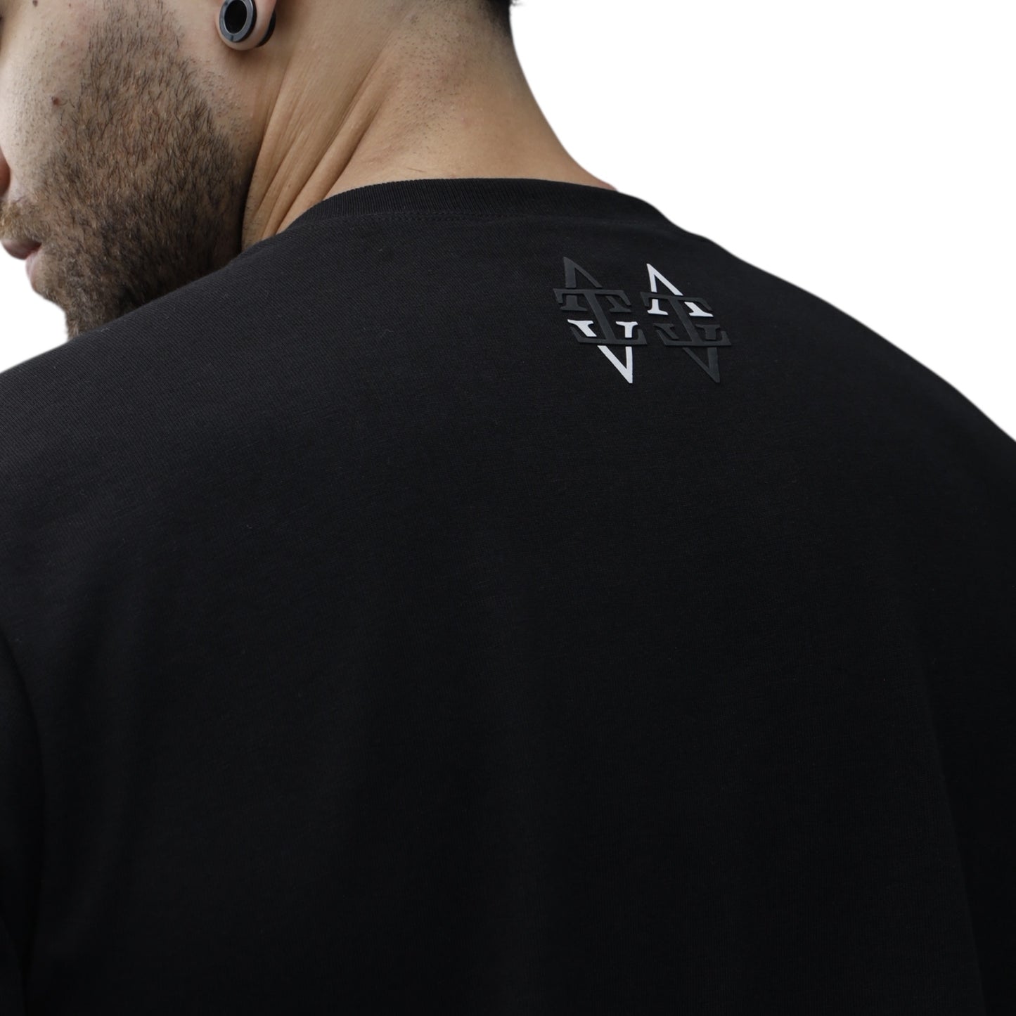 Camiseta Magnus Negra Lusso Discreto